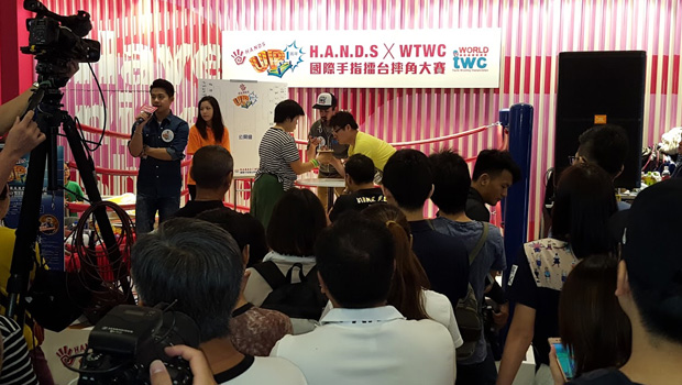 Crowds-at-Thumb-Wrestling-Hong-Kong